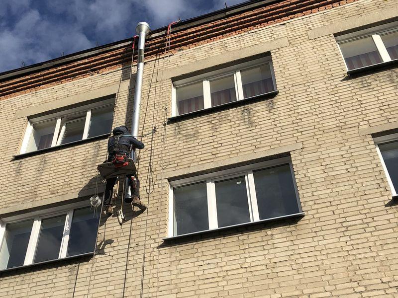 Монтаж водосточных систем.