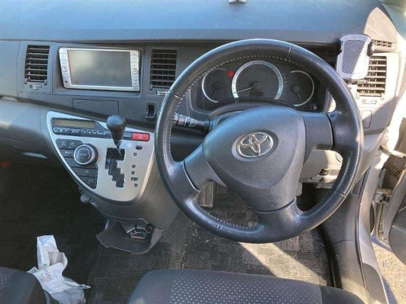 Toyota Isis из Японии  - АвтосемьяНСК