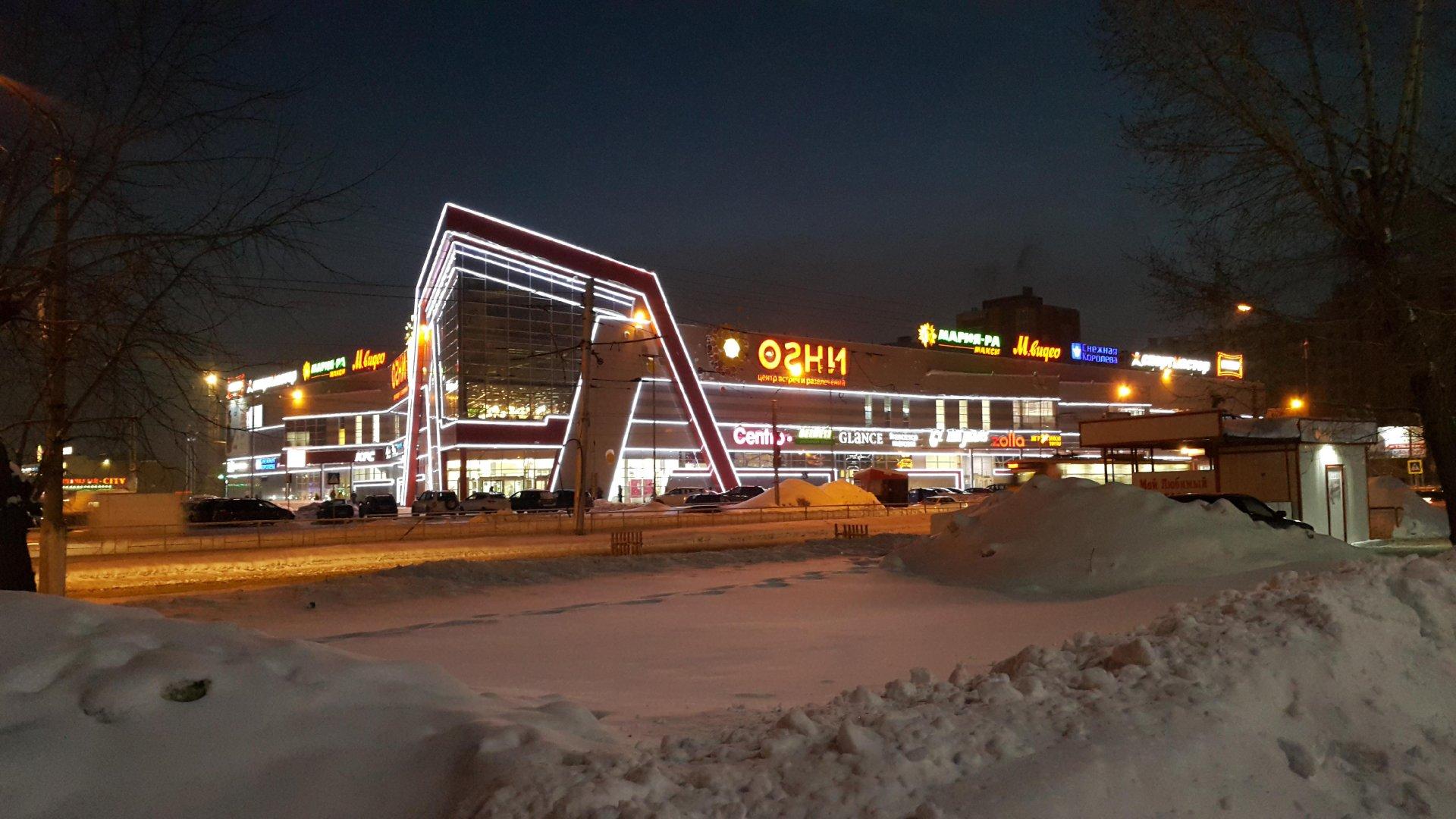 Огни барнаул. Огни Барнаул магазины. ТРЦ огни Барнаул. Антона Петрова 219б.