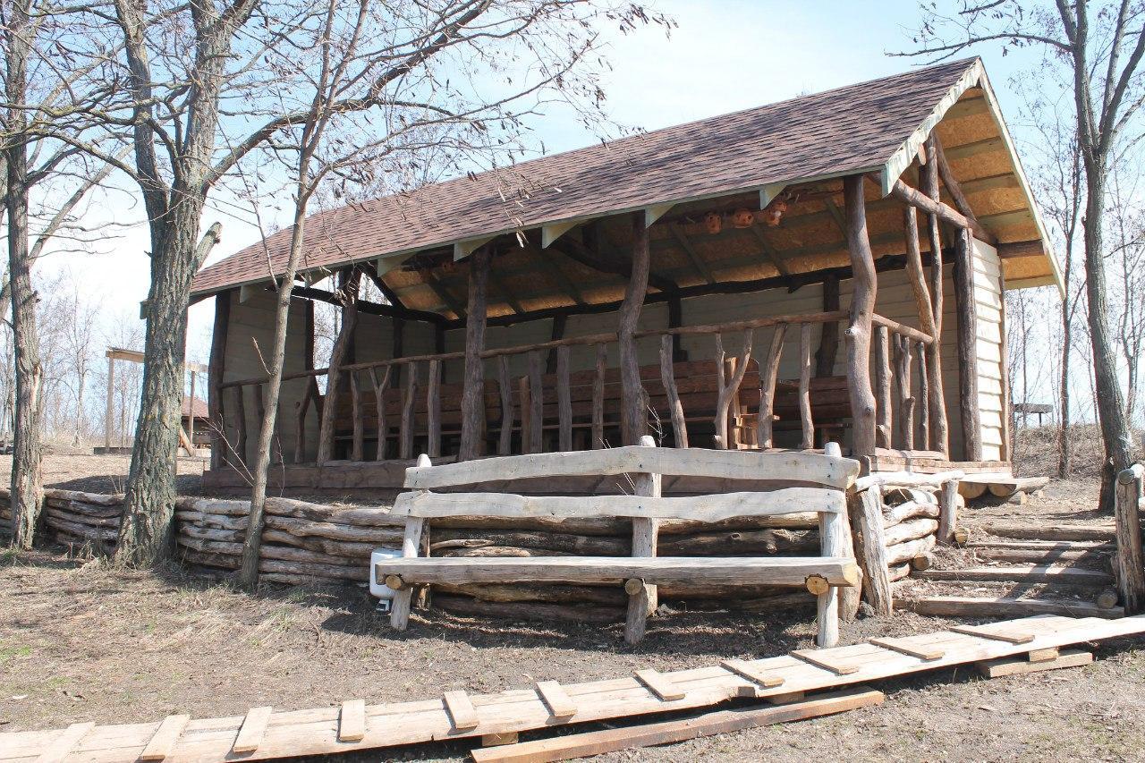 Село шагаровка. Русская деревня Белгород Шагаровка. Сельский парк русская деревня Белгород. Шагаровка база отдыха Белгород. Домик Хоббита Белгород Шагаровка.