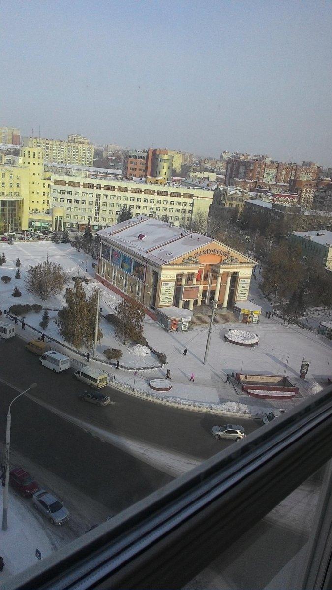 Маяковский омск. Улица Маяковского Омск. Кинотеатр Маяковский в Омске на улице. Красный путь 4 Омск. Парк возле Маяковского Омск.