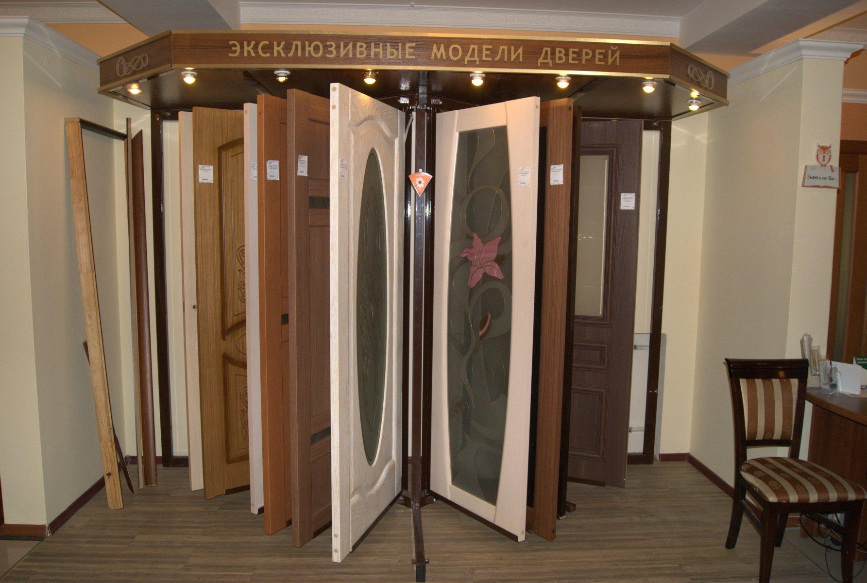 Сток дверей. Мир дверей Комсомольск на Амуре. Двери центр Комсомольск-на-Амуре. Мир дверей. Магазин межкомнатных дверей.