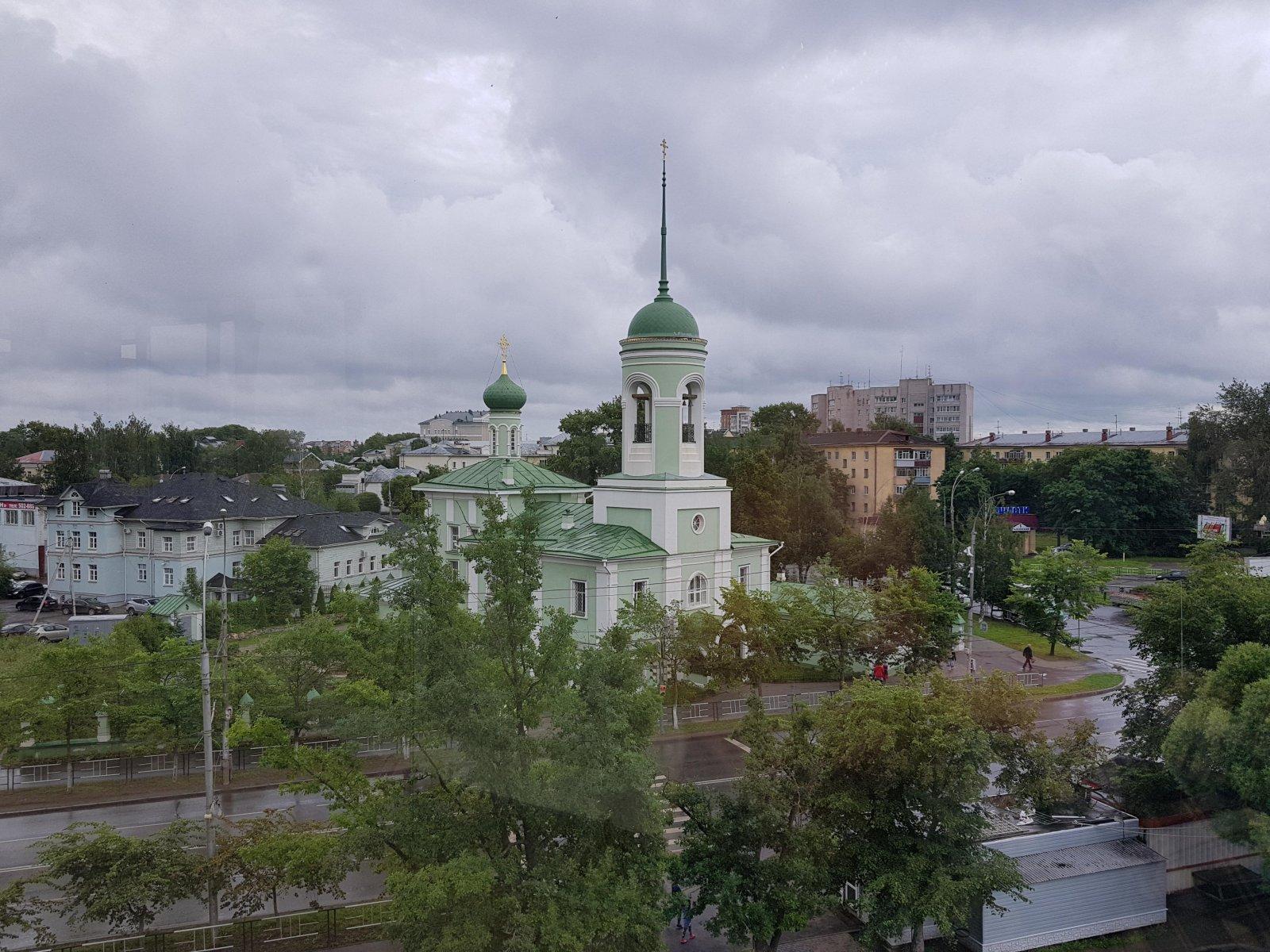 Церковь напротив малахита Ижевск