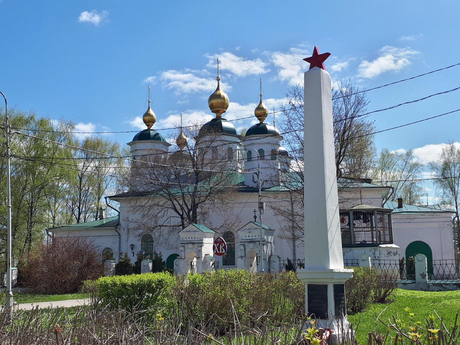 Череповец достопримечательности. Воскресенский собор Череповец. Воскресенский монастырь Череповец. Соборная горка Череповец. Памятник на Соборной Горке Череповец.