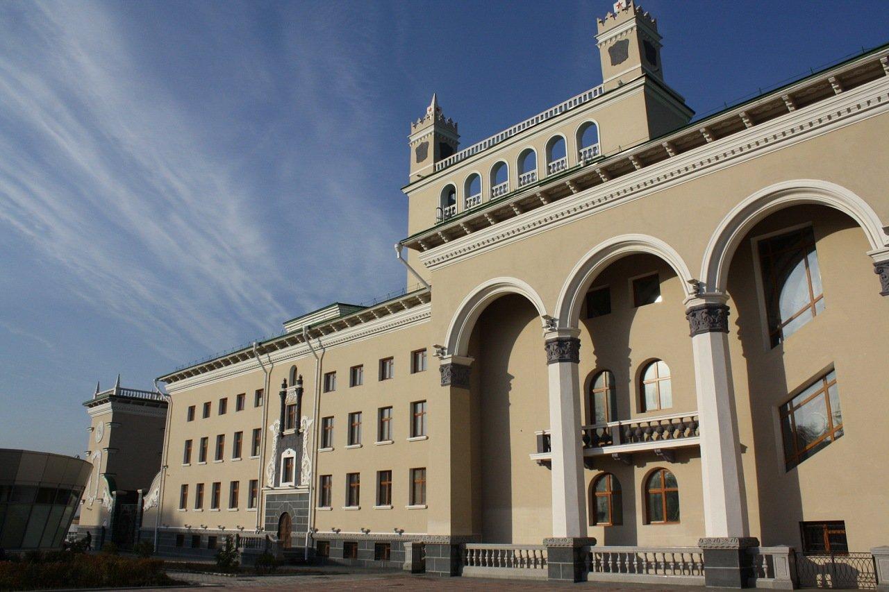 Балета улан удэ. Театр оперы и балета Улан-Удэ. Бурятский Академический театр оперы и балета. Бурятский театр оперы и балета имени г ц Цыдынжапова Улан-Удэ. Здание театра оперы и балета Улан-Удэ.