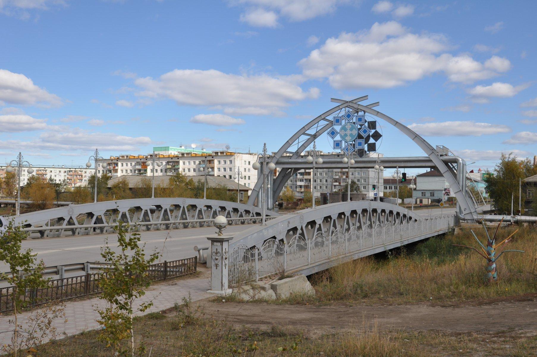 Дэк якутск. Сайсарский мост в Якутске. Строймонтаж 2002 Якутск. Мост на 203 Якутск. Улица Пояркова Якутск.