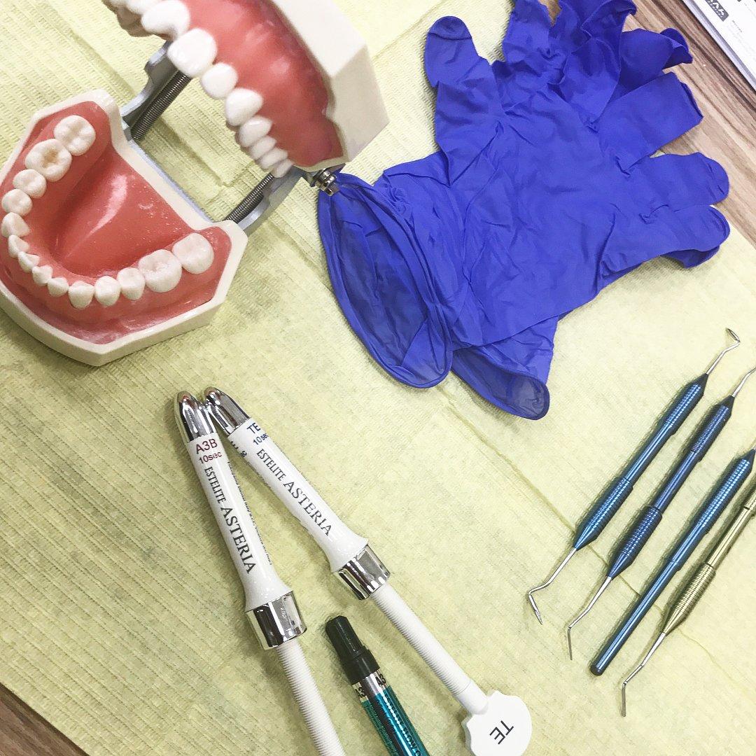 Расходный материал спб. Расходные материалы для стоматологии. Стоматология инструменты. Стоматологические материалы и инструменты. Инструменты для стомотолог.
