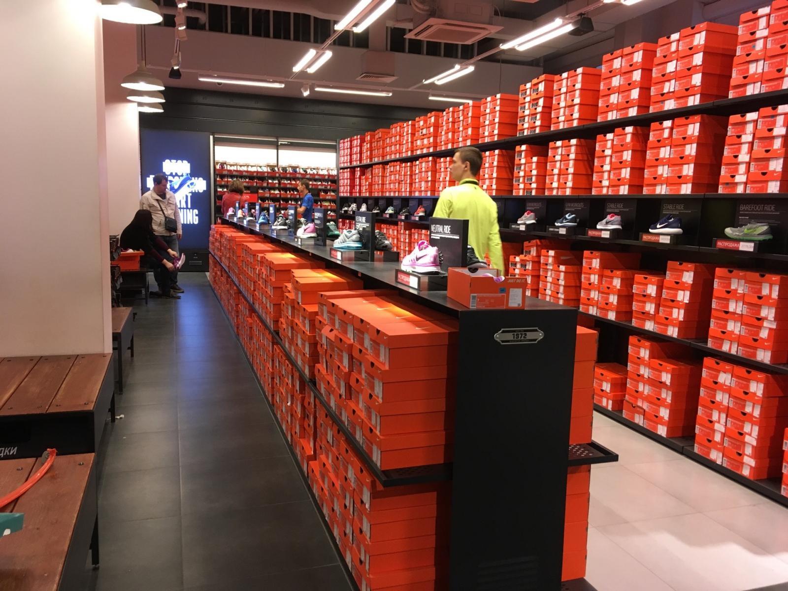 Магазин найк дисконт. Nike Factory Store. Ekaterinburg Nike Factory Store. Discounts Stores Nike. Найк дисконт.
